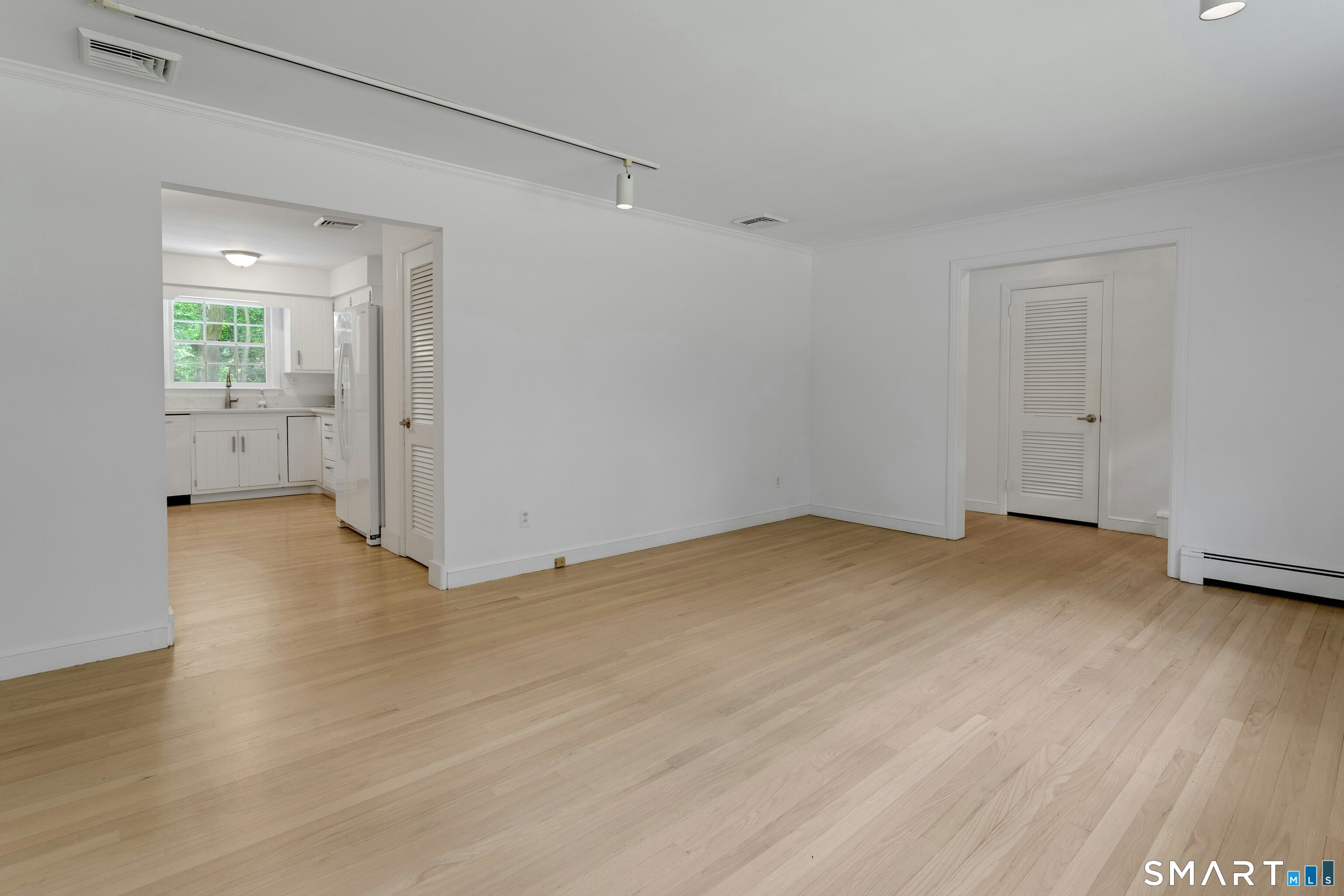 195 Range Road Wilton, CT 06897 - Photo 8 of 25 Living Room
