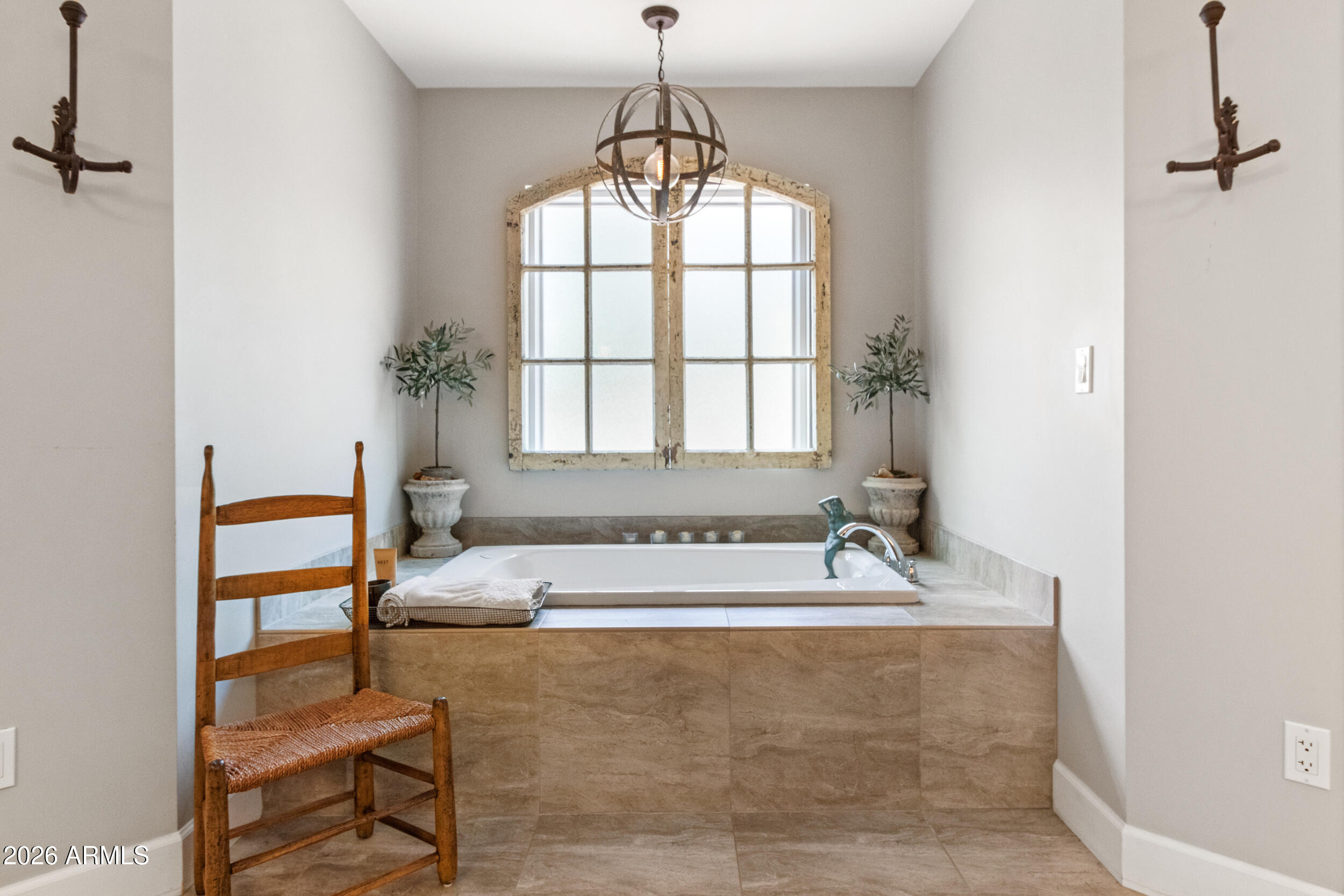 4025 East Osborn Road Phoenix, AZ 85018 - Photo 21 of 44 Primary Tub