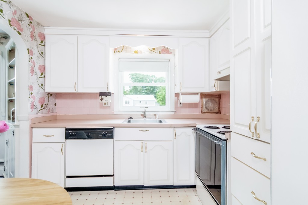 36 Cranmore Road Braintree, MA 02184 - Photo 8 of 21 Gallery Image 8
