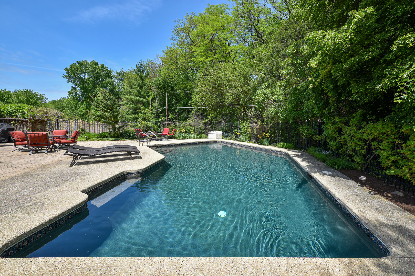 1550 Banbury Road Inverness, IL 60067 - Photo 21 of 32 a sitting area with pool table and chairs