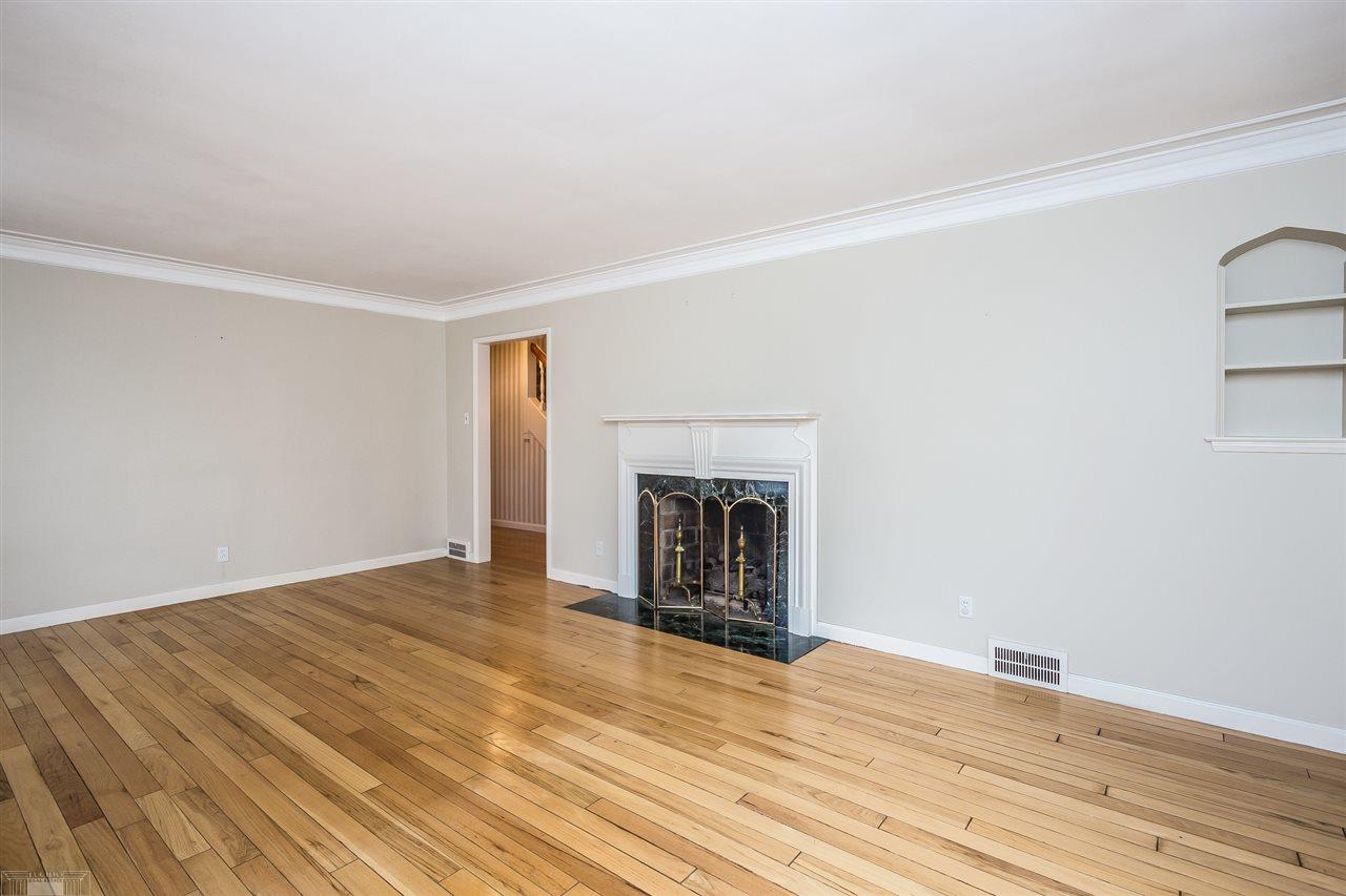1630 Oxford Road Grosse Pointe Woods, MI 48236 - Photo 10 of 50