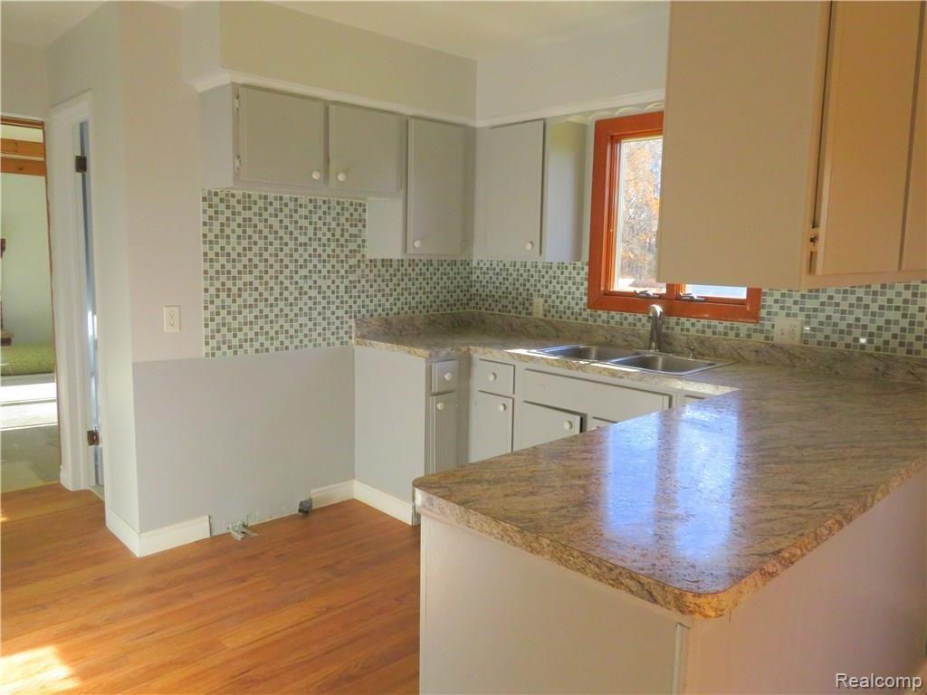 2960 Beck Road Howell, MI 48843 - Photo 7 of 21 Kitchen.jpg