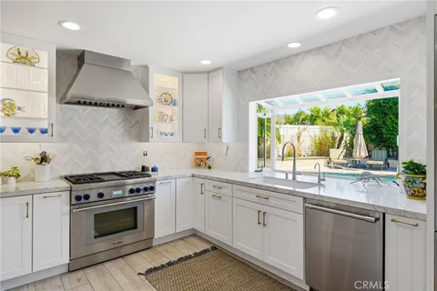 $2,995,000 | 16642 Melville Circle, Huntington Beach, CA 92649