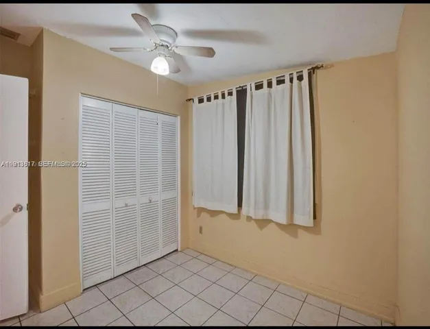 a view of entryway with window