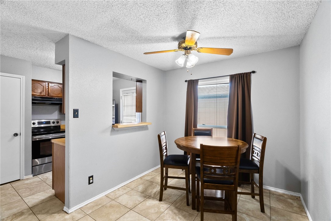 6702 Everhart Road, Unit G105 Corpus Christi, TX 78413 - Photo 6 of 17 a dining room with furniture and window