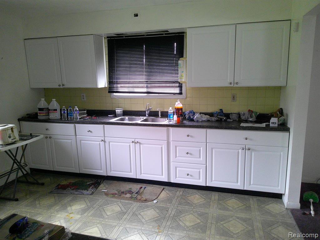 5044 North Linden Road Flint, MI 48504 - Photo 11 of 22
