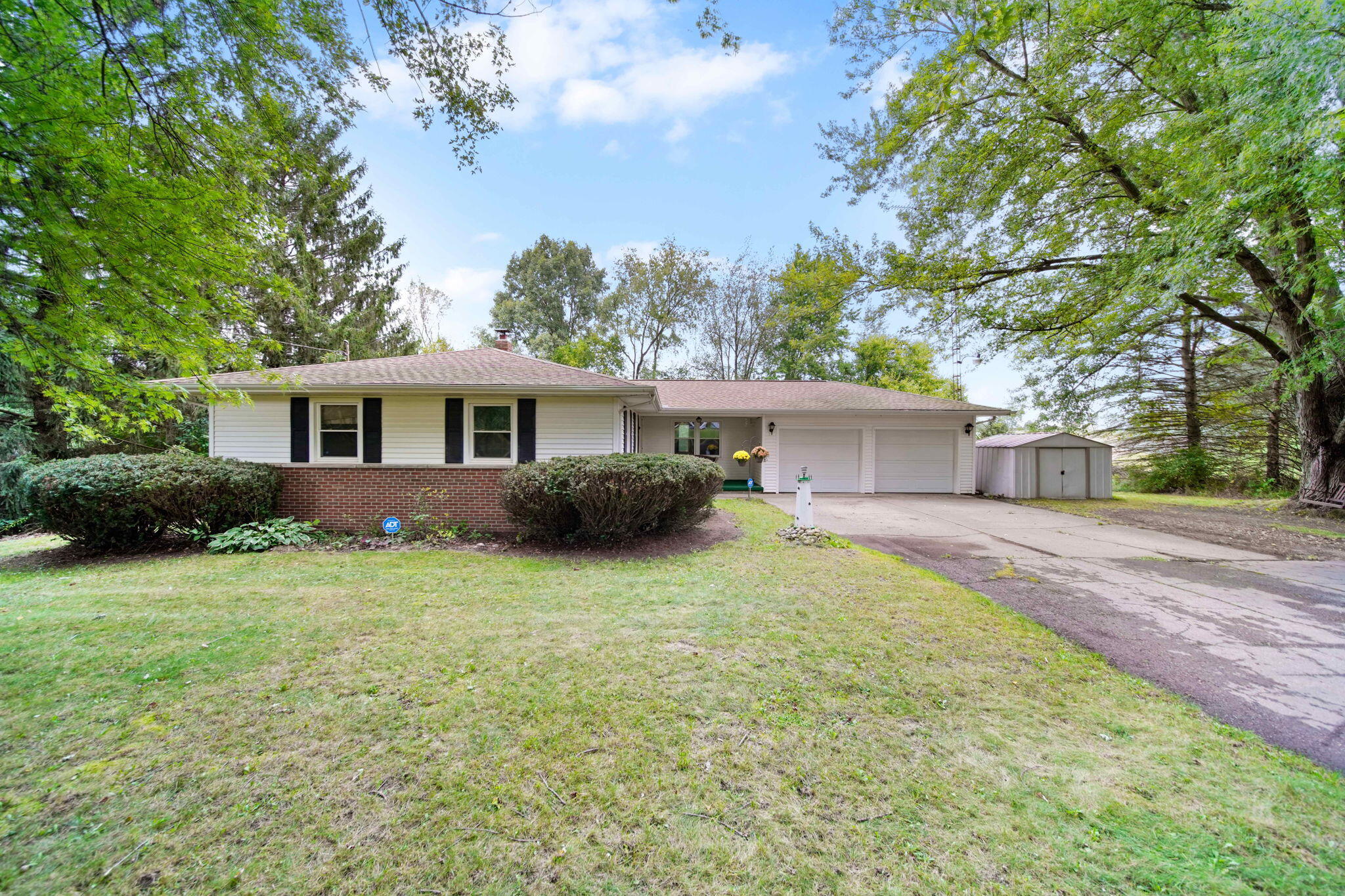14170 Erie Road Albion, MI 49224 - Photo 1 of 34 3-web-or-mls-DSC02563