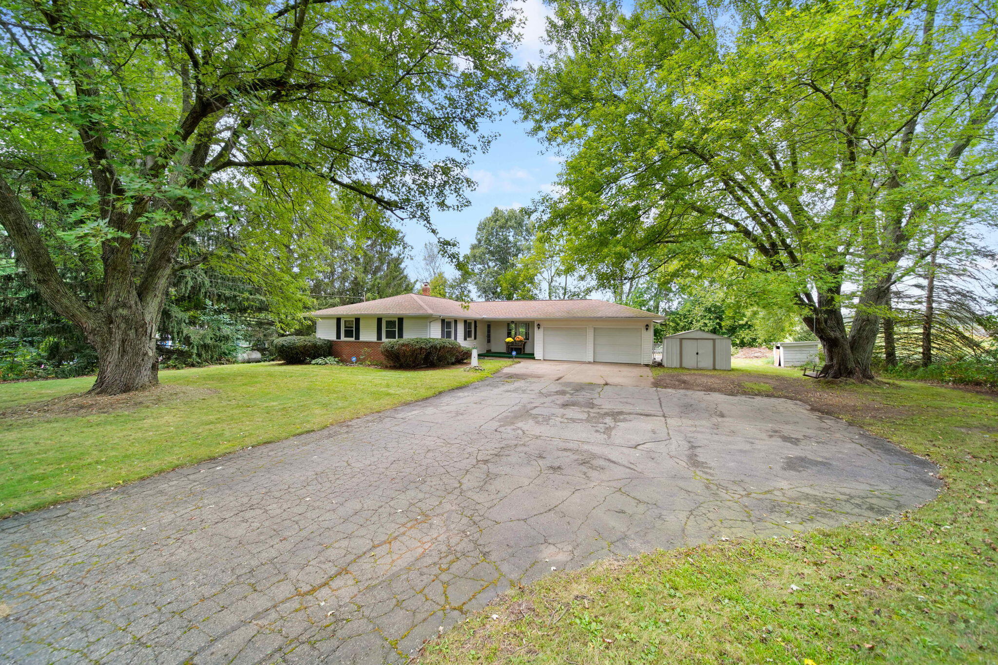 14170 Erie Road Albion, MI 49224 - Photo 3 of 34 2-web-or-mls-DSC02568