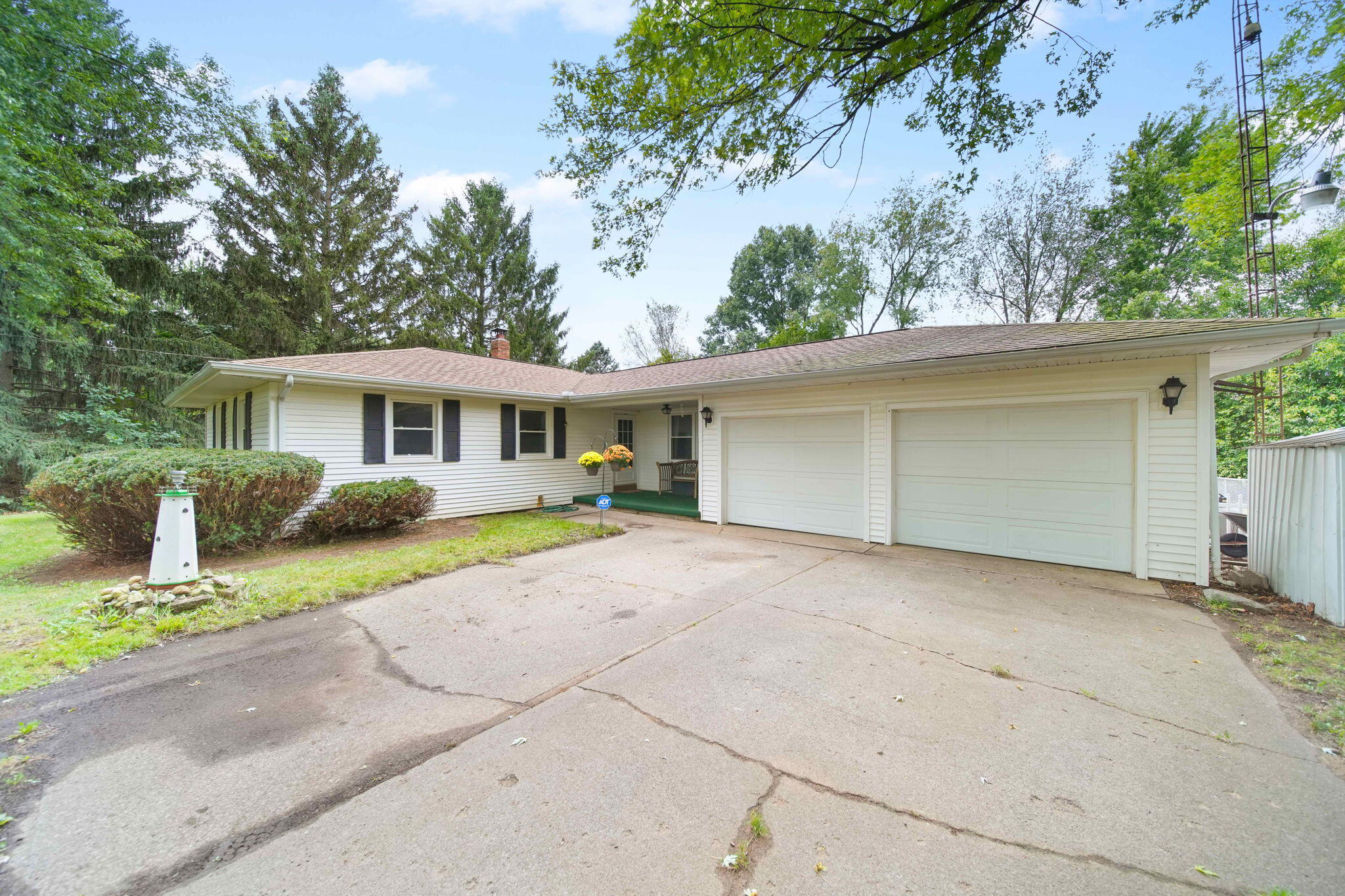 14170 Erie Road Albion, MI 49224 - Photo 4 of 34 5-web-or-mls-DSC02558