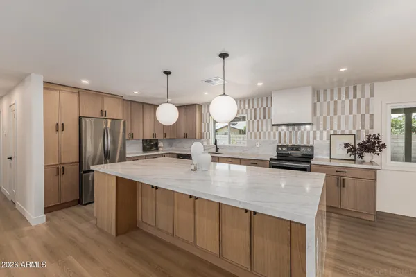 $615,000 | 3515 East Winchcomb Drive, Phoenix, AZ 85032