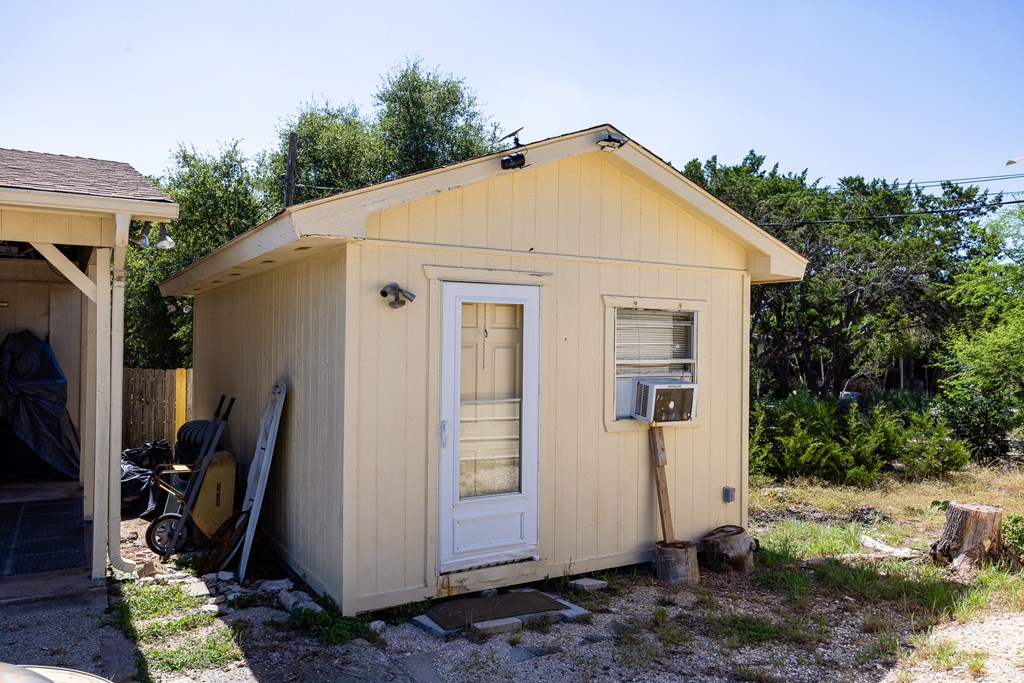 215 Robertson Road Kerrville, TX 78028 - Photo 29 of 33 Gallery Image 29