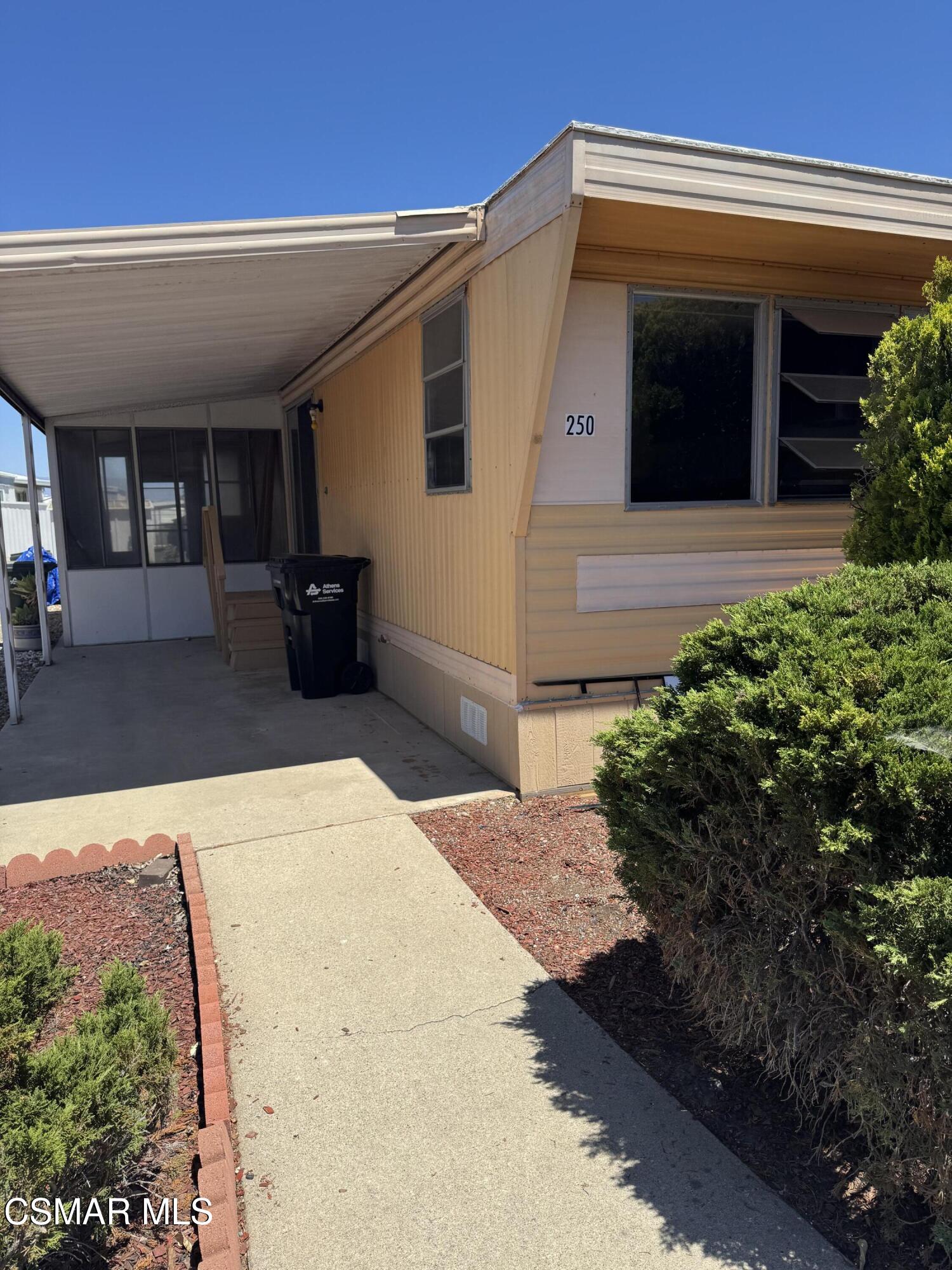 a entryway view with a outdoor space