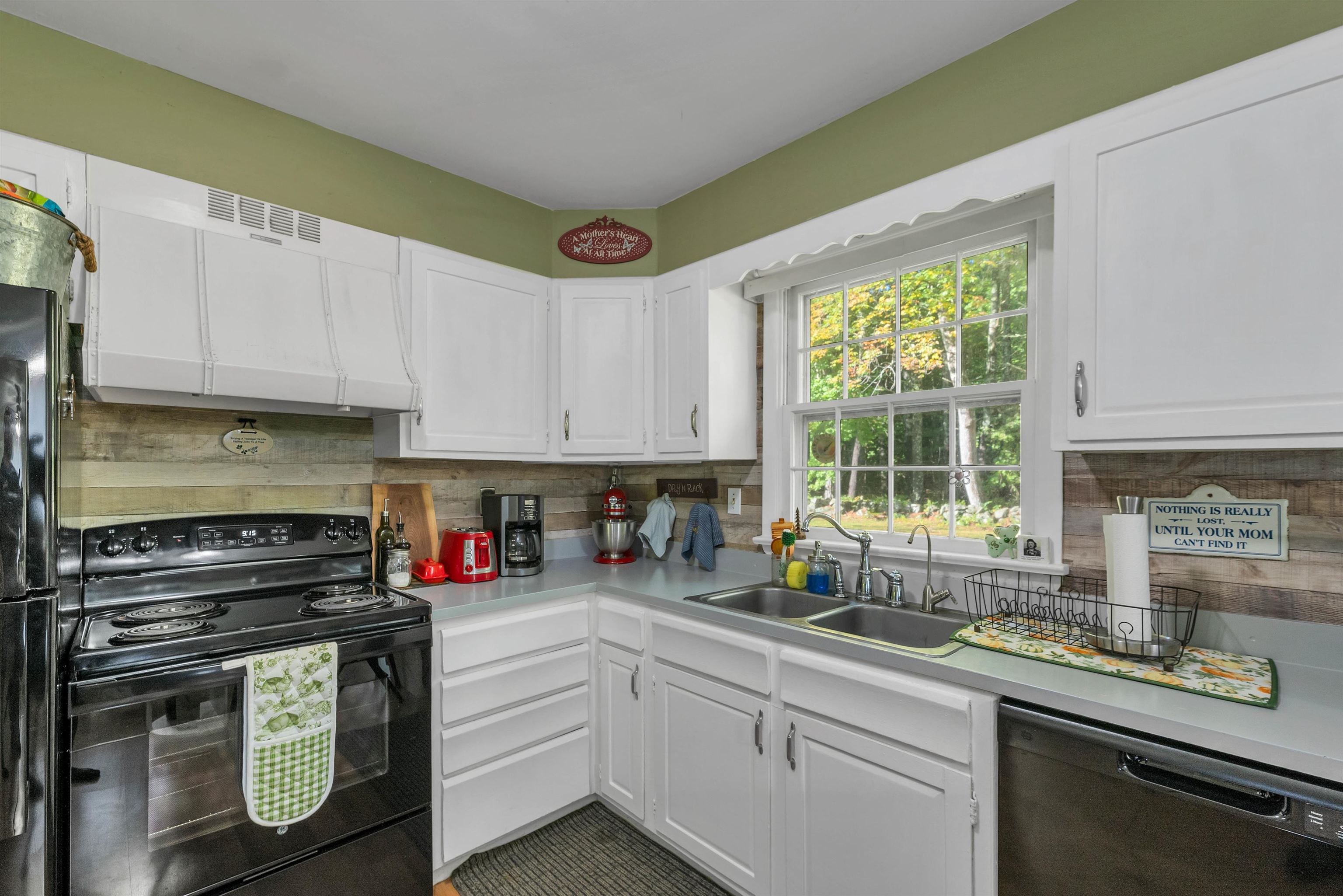 77 Tuftonboro Neck Road Tuftonboro, NH 03853 - Photo 8 of 29 Gallery Image 8