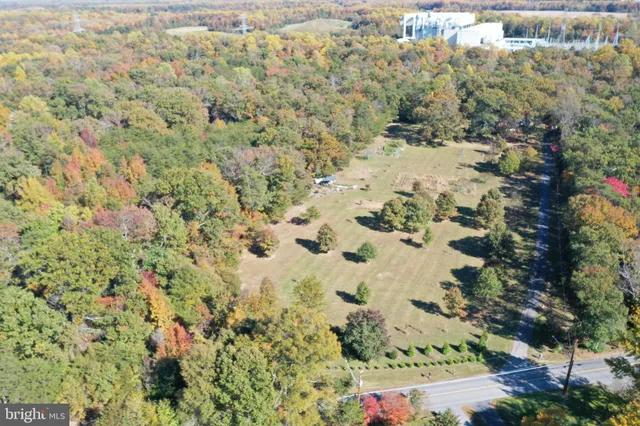 a view of a yard with snow