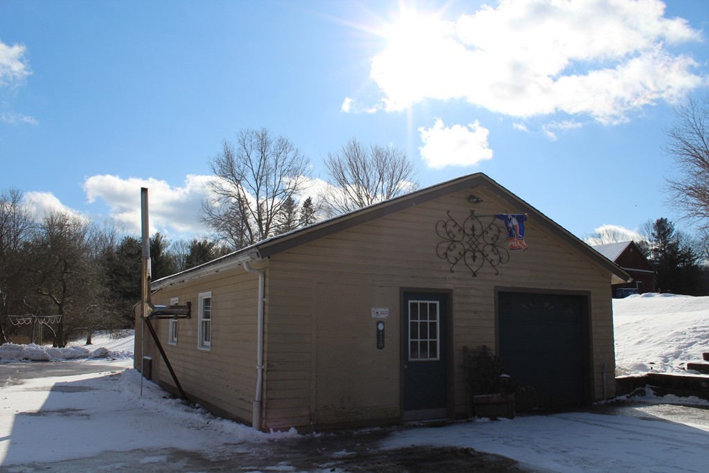 22 Monson Road Wales, MA 01081 - Photo 4 of 30 Gallery Image 4
