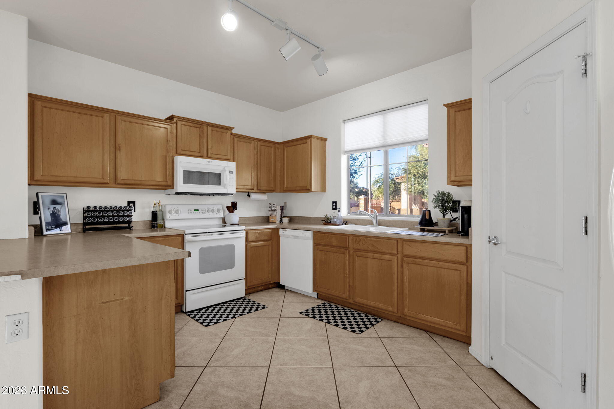 6337 South Blake Street Gilbert, AZ 85298 - Photo 9 of 31 8-web-or-mls-6337-s-blake-st