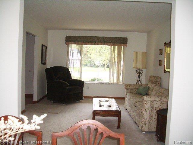 3227 Spring Meadow Drive Rochester, MI 48306 - Photo 4 of 25 Living Room