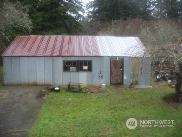 2466 North Shore Road Bellingham, WA 98226 - Photo 21 of 23 a backyard of a house