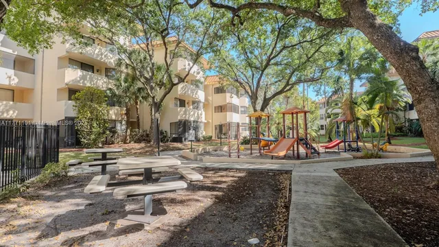 $219,899 | 7401 Northwest 16th Street, Unit 207, Plantation, FL 33313