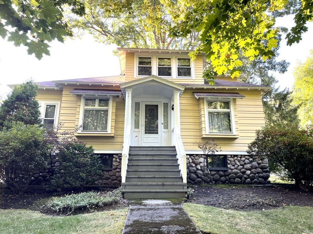 19 Nottingham Road Worcester, MA 01609 - Photo 1 of 36 Gallery Image 1
