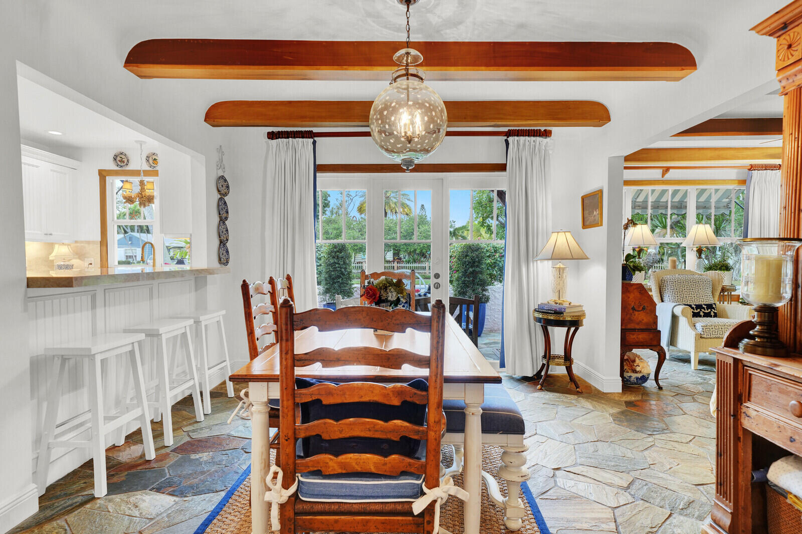 118 Dixie Boulevard Delray Beach, FL 33444 - Photo 12 of 62 Light & Bright