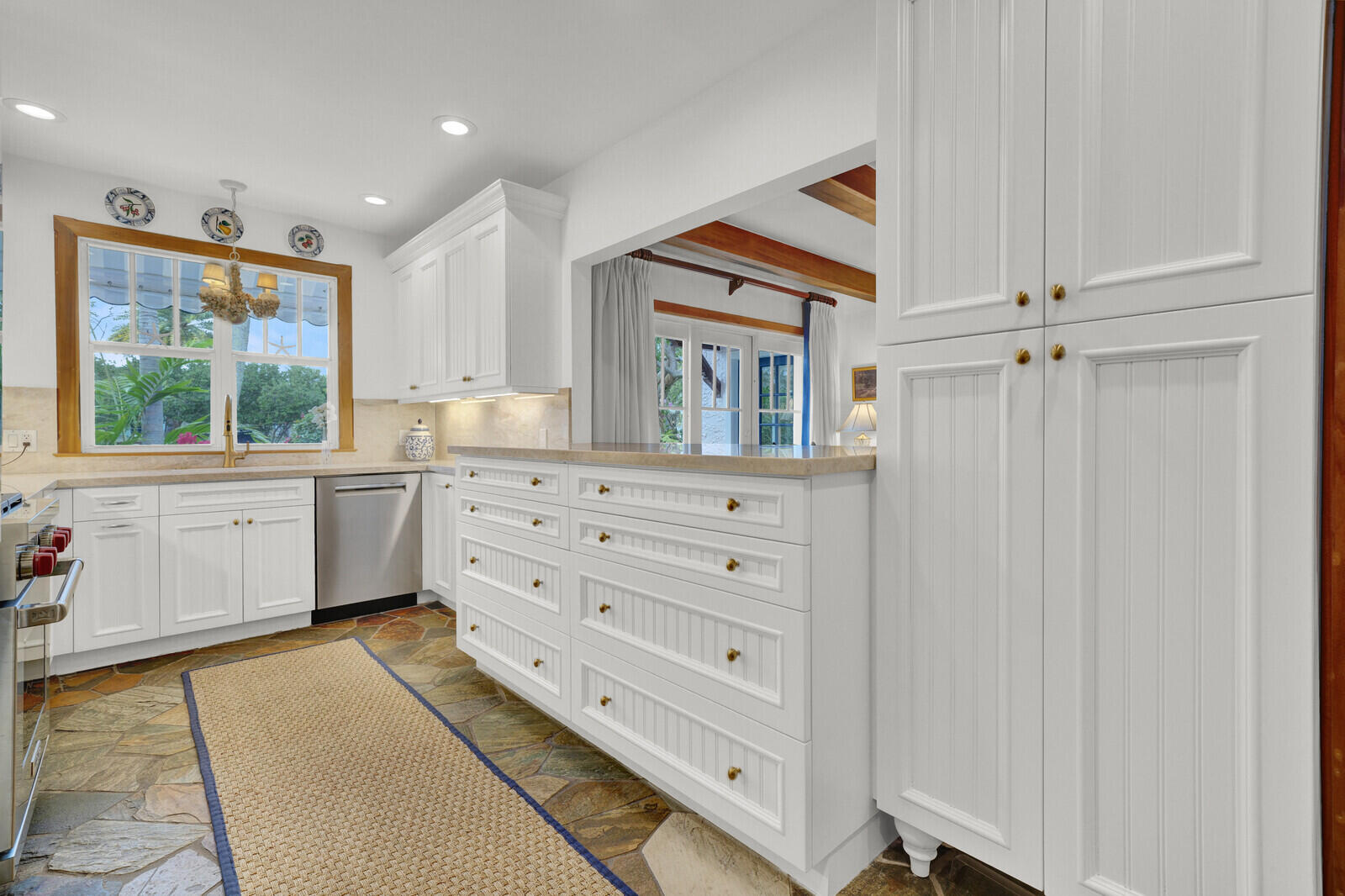 118 Dixie Boulevard Delray Beach, FL 33444 - Photo 14 of 62 Fully renovated kitchen