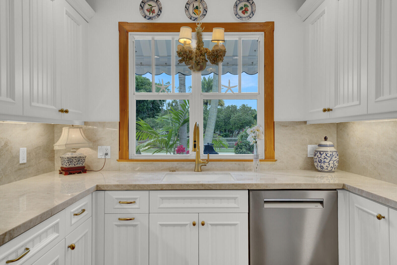 118 Dixie Boulevard Delray Beach, FL 33444 - Photo 16 of 62 Premium Taj Mahal quartzite countertops