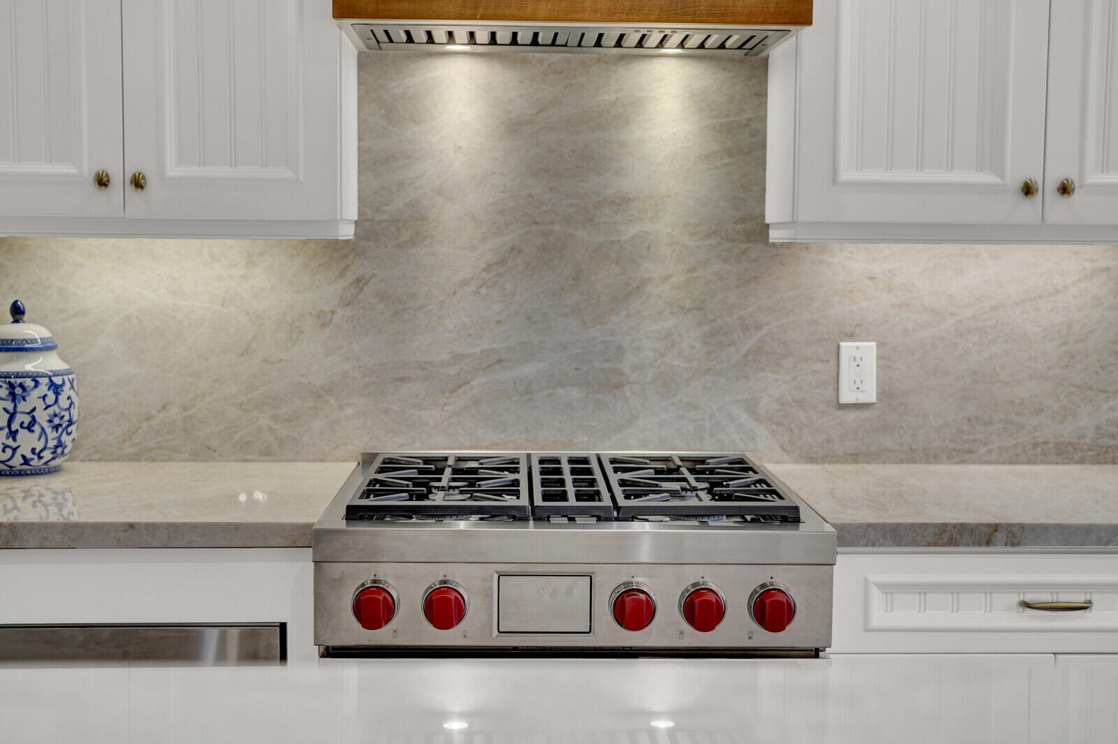 118 Dixie Boulevard Delray Beach, FL 33444 - Photo 20 of 62 Taj Mahal backsplash