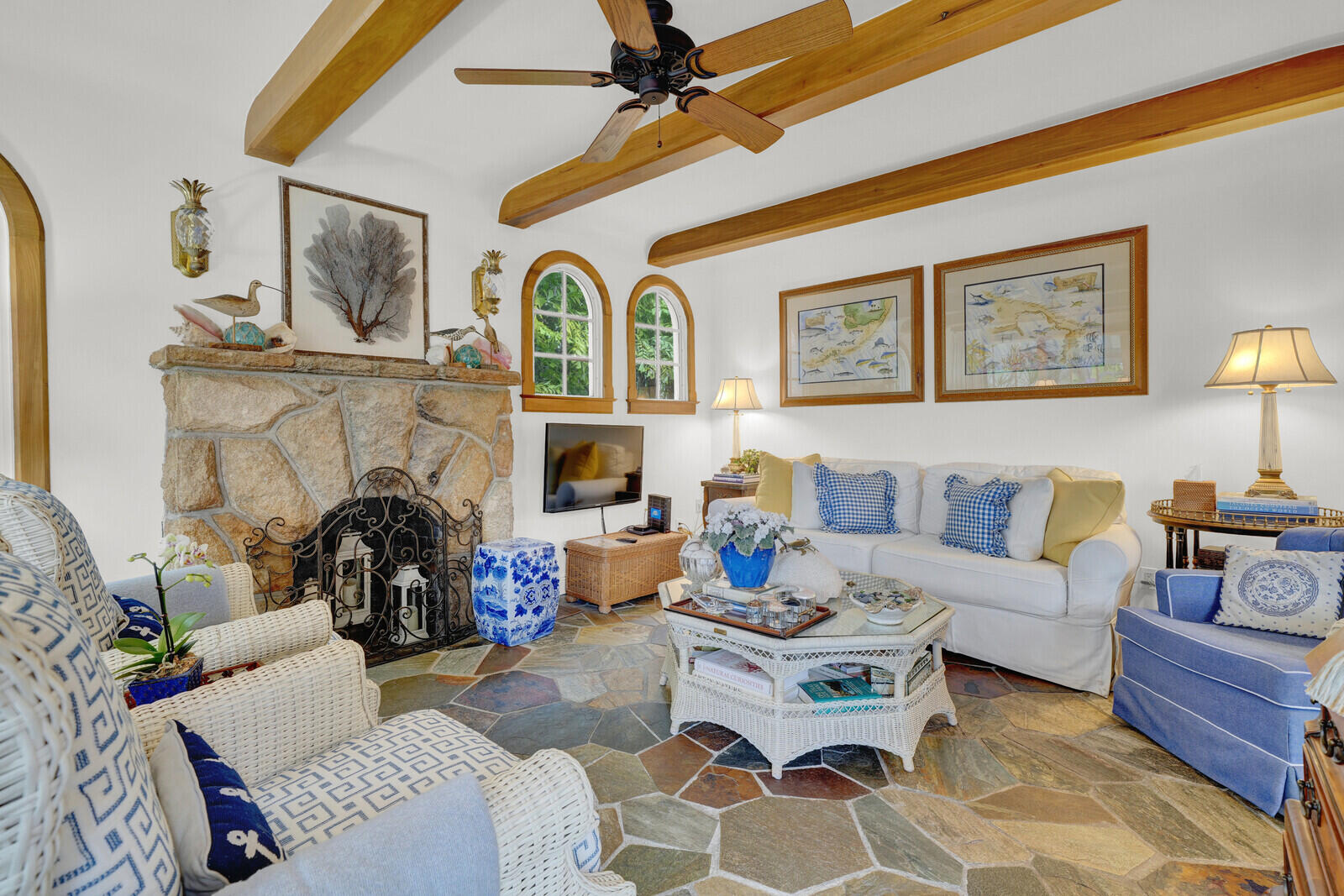 118 Dixie Boulevard Delray Beach, FL 33444 - Photo 7 of 62 Sun-filled living space