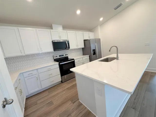 $2,300 | 10423 Plumbago Lane, Riverview, FL 33578