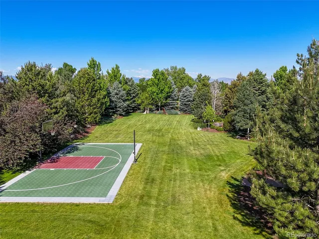 a view of an outdoor space