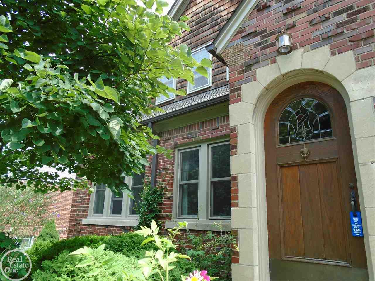 738 Rivard Boulevard Grosse Pointe, MI 48230 - Photo 5 of 30 31327459-4.JPG