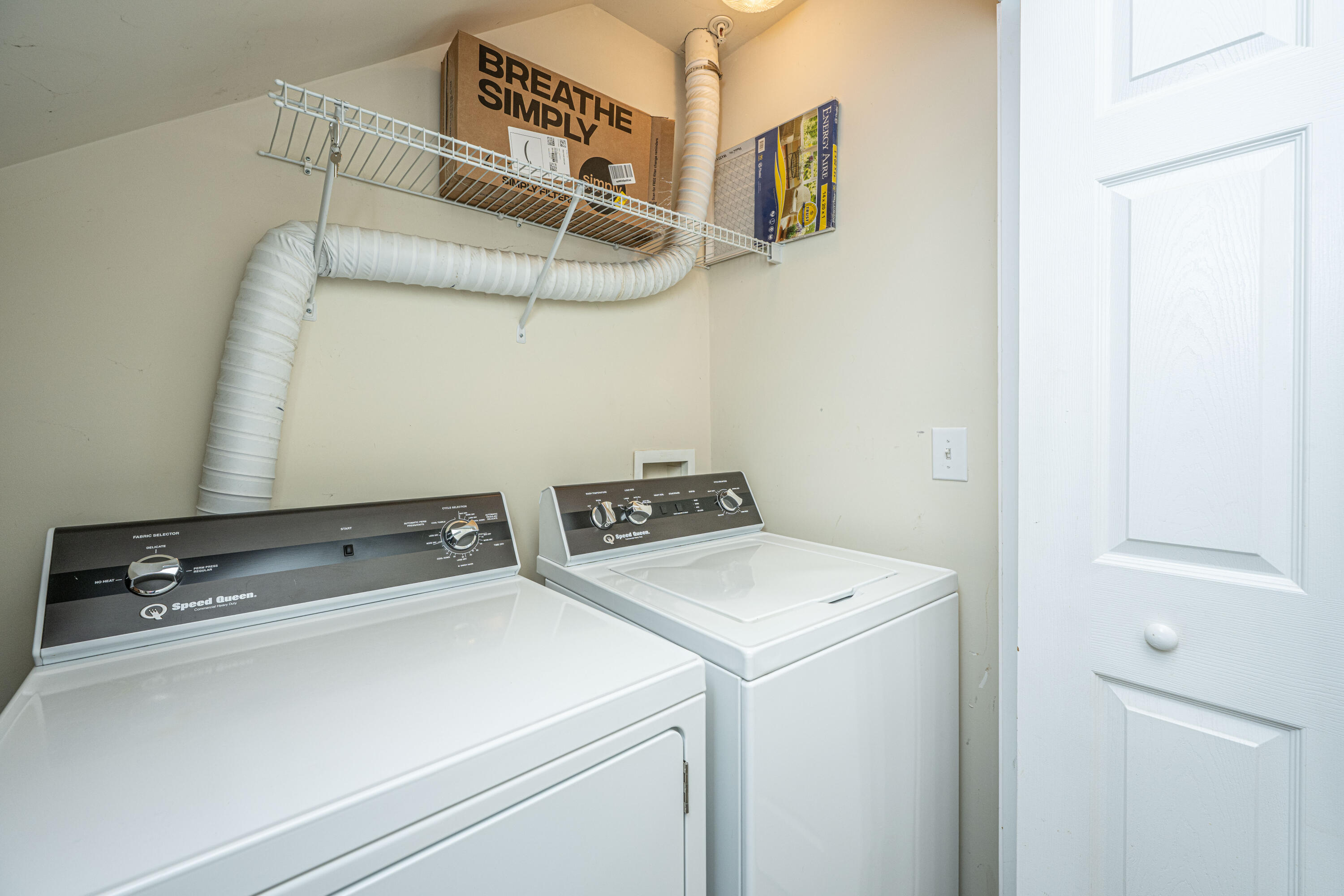 4654 Palm View Circle North Charleston, SC 29418 - Photo 32 of 44 Laundry room