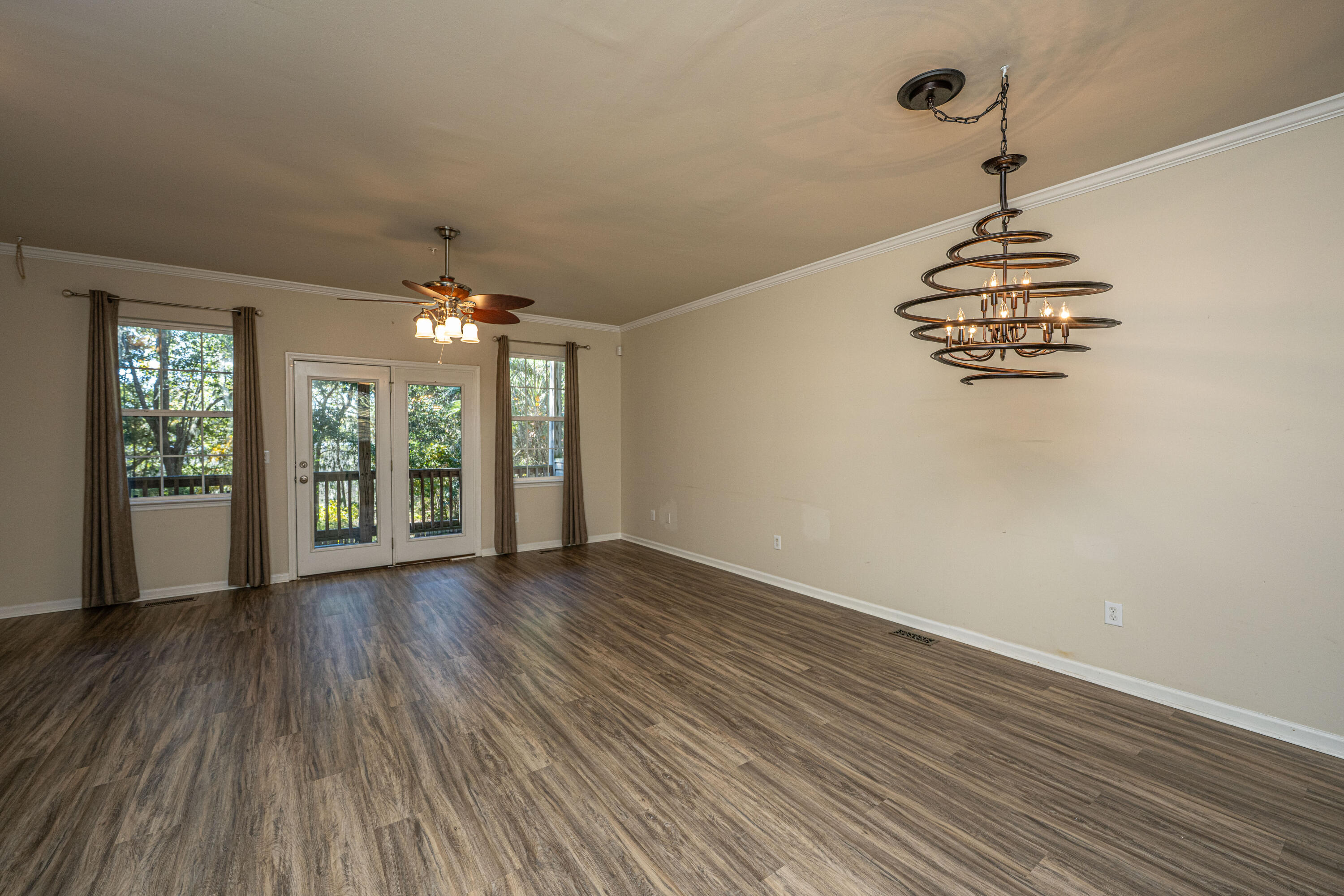 4654 Palm View Circle North Charleston, SC 29418 - Photo 4 of 44 Living room