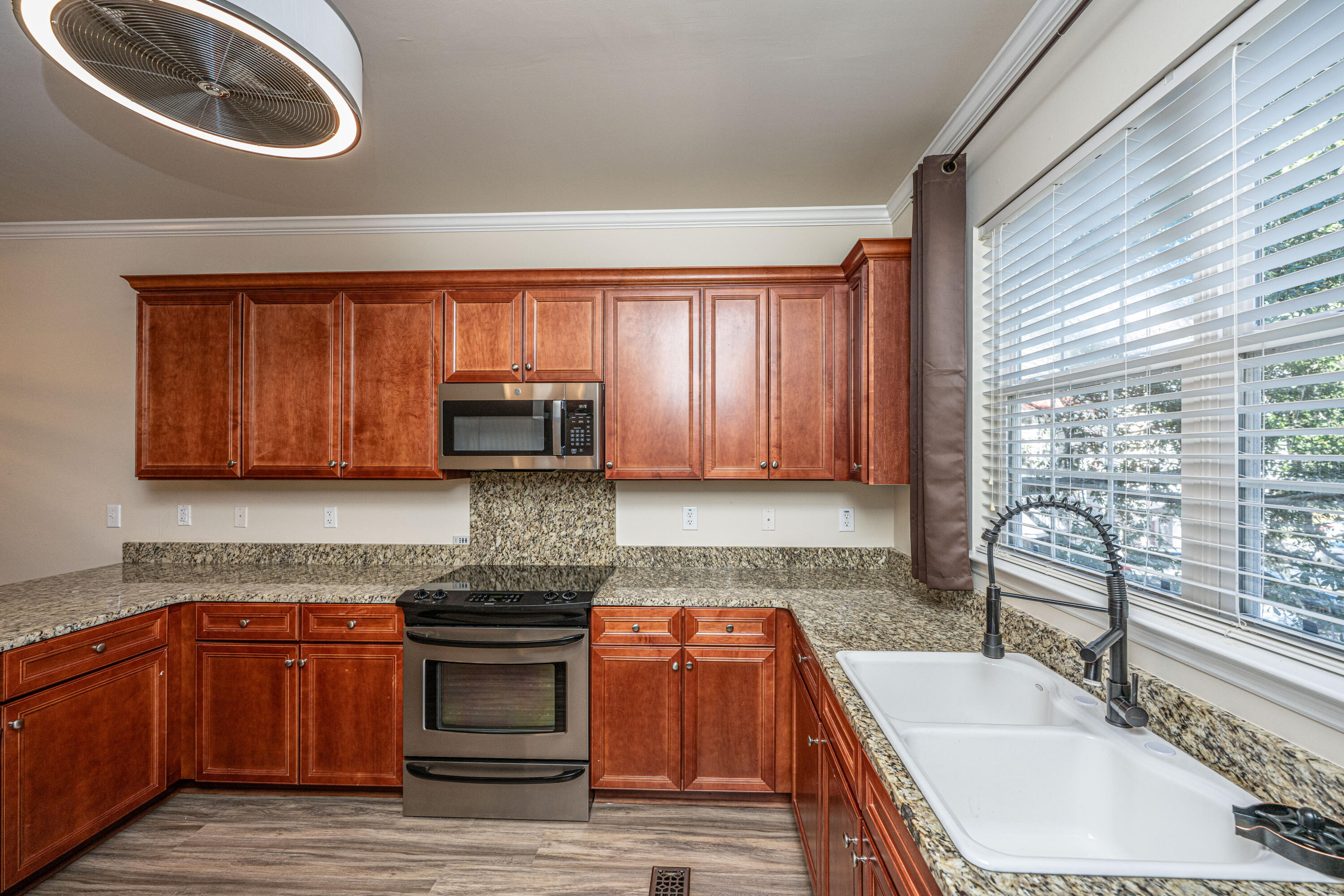 4654 Palm View Circle North Charleston, SC 29418 - Photo 9 of 44 Kitchen