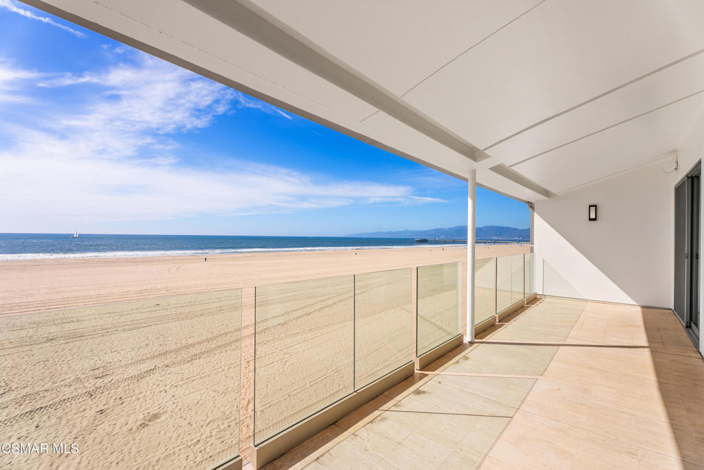 4 Jib Street, Unit 13 Marina del Rey, CA 90292 - Photo 11 of 53 a view of an empty room