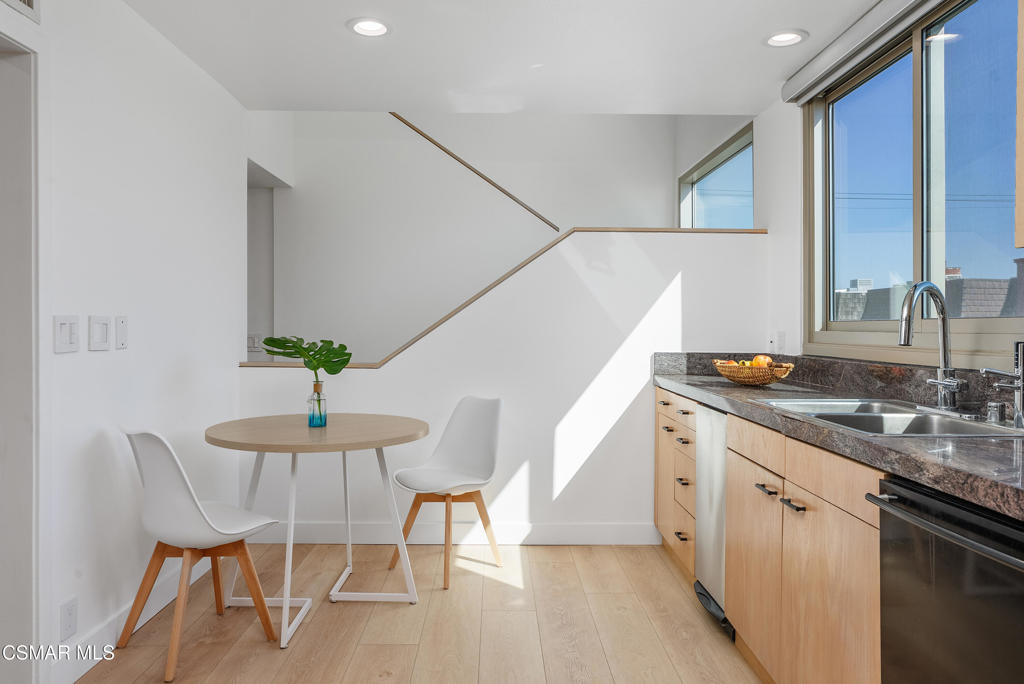 4 Jib Street, Unit 13 Marina del Rey, CA 90292 - Photo 15 of 53 a kitchen with a table and chairs in it