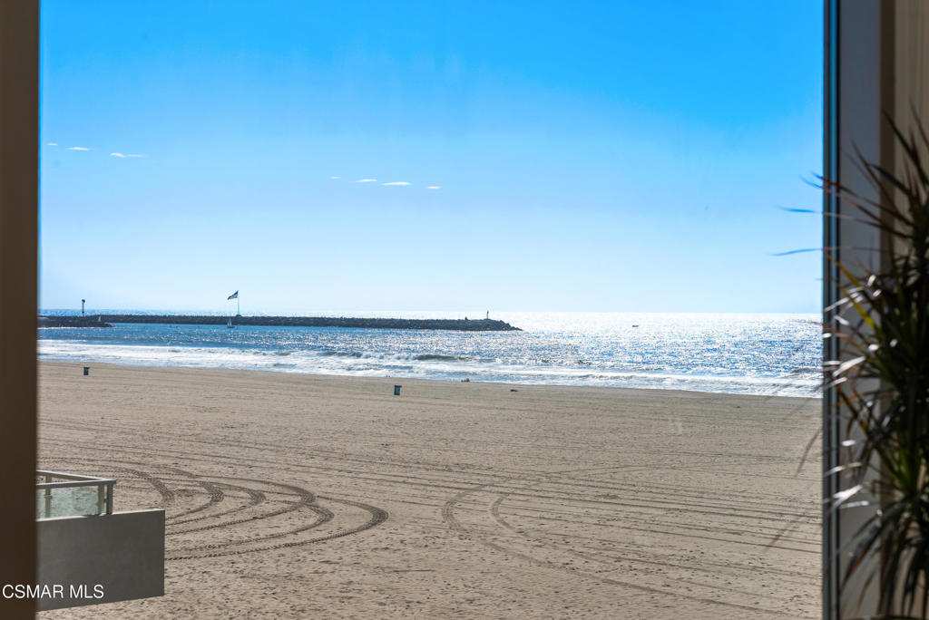 4 Jib Street, Unit 13 Marina del Rey, CA 90292 - Photo 18 of 53 a view of an ocean