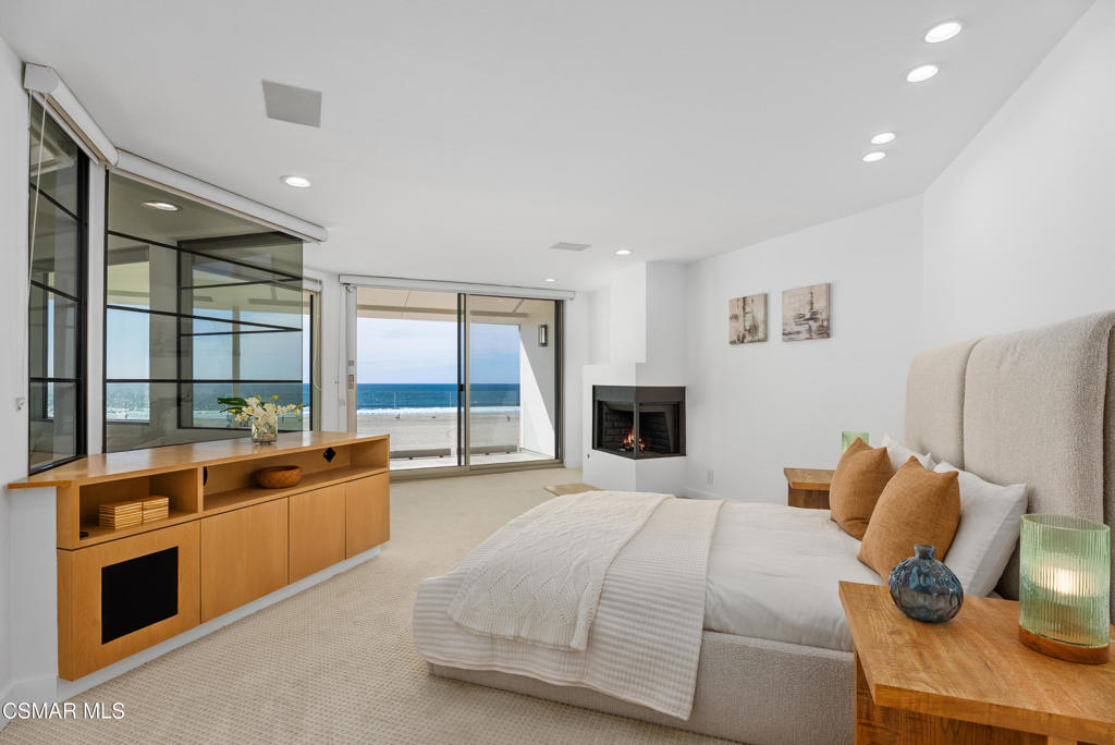 4 Jib Street, Unit 13 Marina del Rey, CA 90292 - Photo 19 of 53 a bed room with a bed and a television