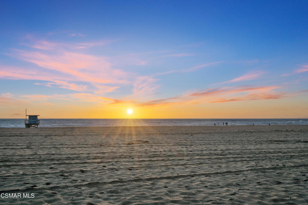 4 Jib Street, Unit 13 Marina del Rey, CA 90292 - Photo 2 of 53 a view of an ocean