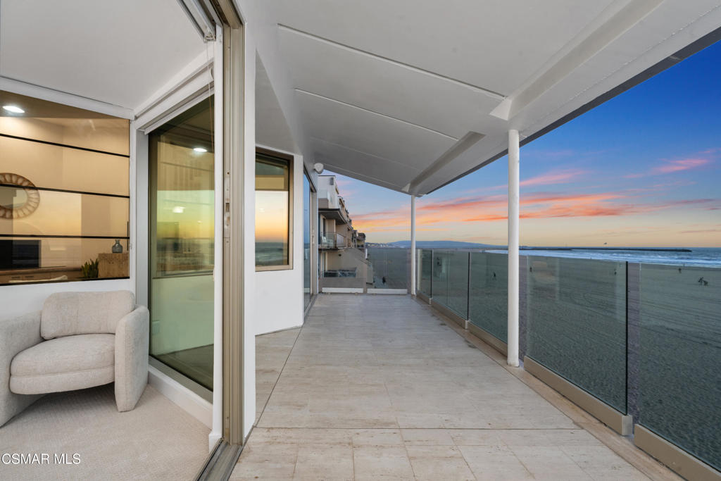 4 Jib Street, Unit 13 Marina del Rey, CA 90292 - Photo 25 of 53 a view of livingroom with furniture