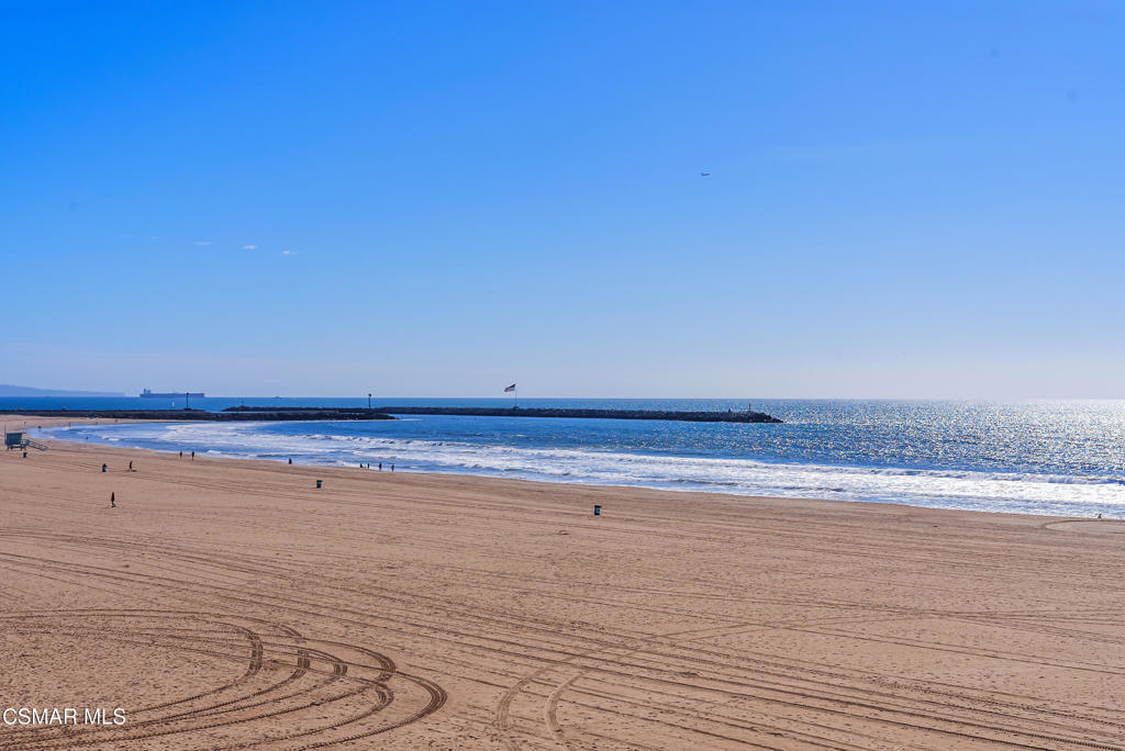 4 Jib Street, Unit 13 Marina del Rey, CA 90292 - Photo 42 of 53 a view of beach and an ocean beach