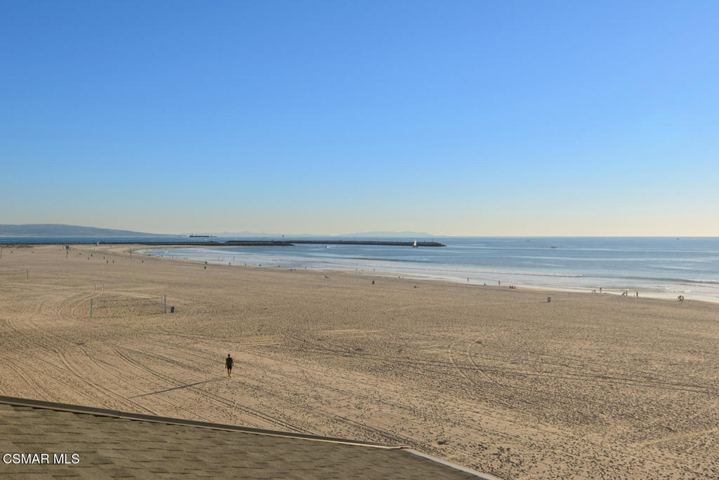 4 Jib Street, Unit 13 Marina del Rey, CA 90292 - Photo 43 of 53 a view of an ocean