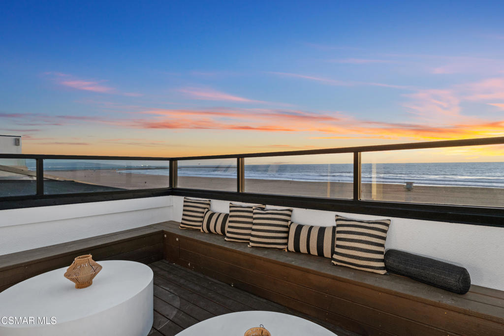 4 Jib Street, Unit 13 Marina del Rey, CA 90292 - Photo 46 of 53 a view of outdoor space with seating