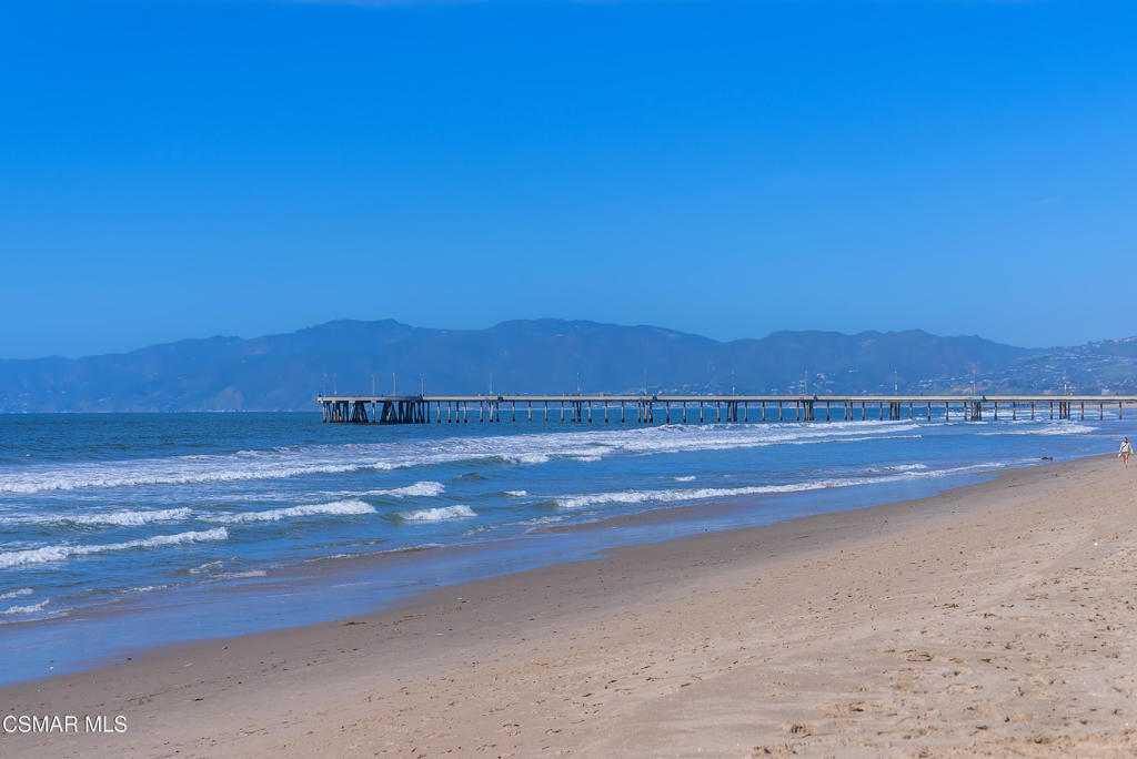 4 Jib Street, Unit 13 Marina del Rey, CA 90292 - Photo 5 of 53 a view of an ocean and beach