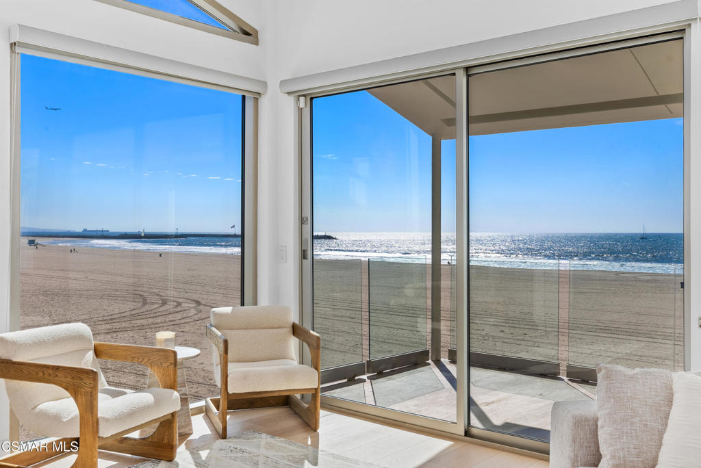 4 Jib Street, Unit 13 Marina del Rey, CA 90292 - Photo 10 of 53 a balcony with chairs