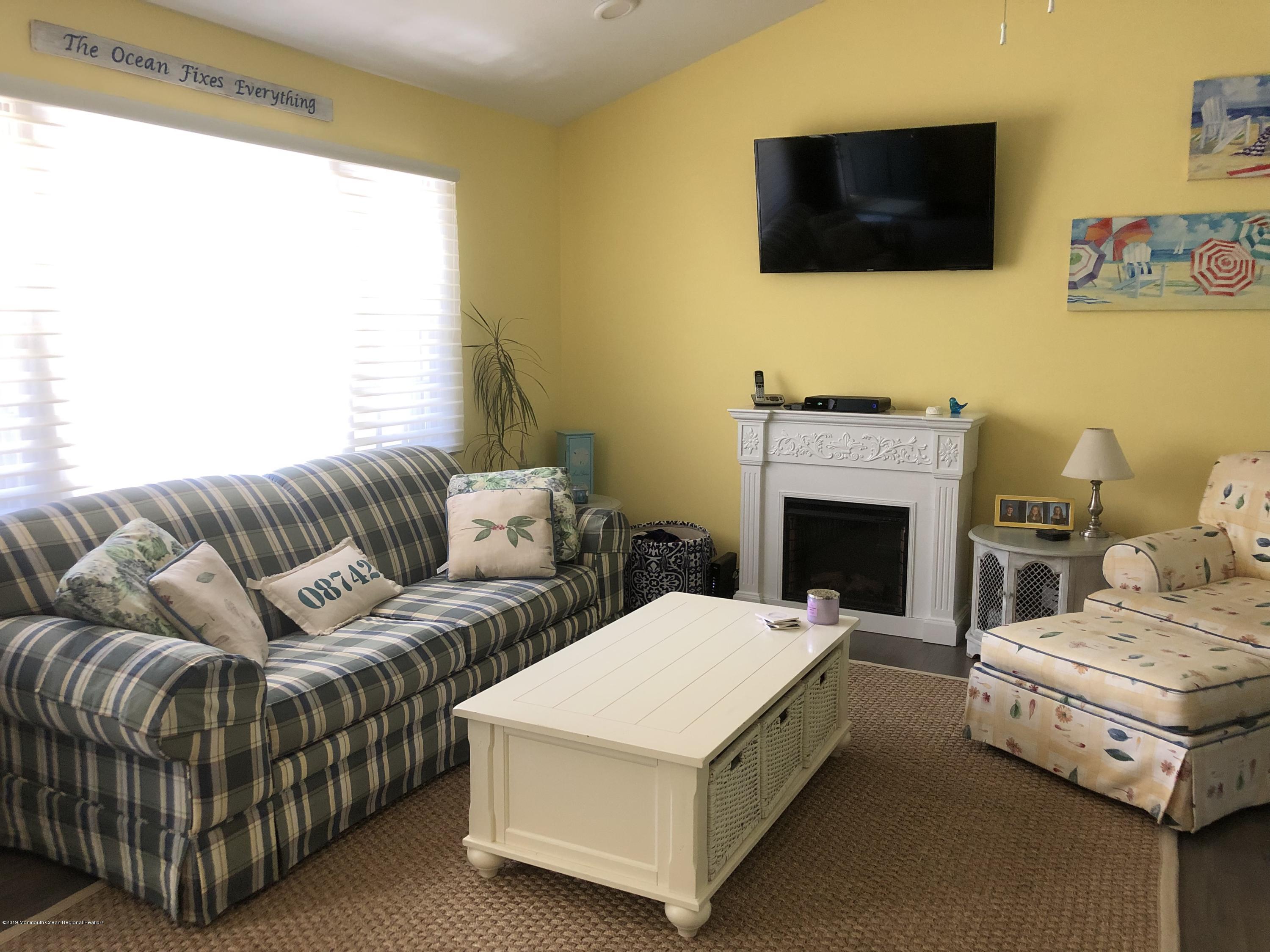 2401 Maria Place Point Pleasant, NJ 08742 - Photo 8 of 21 27AE3347-408D-4929-8071-0239601AD679