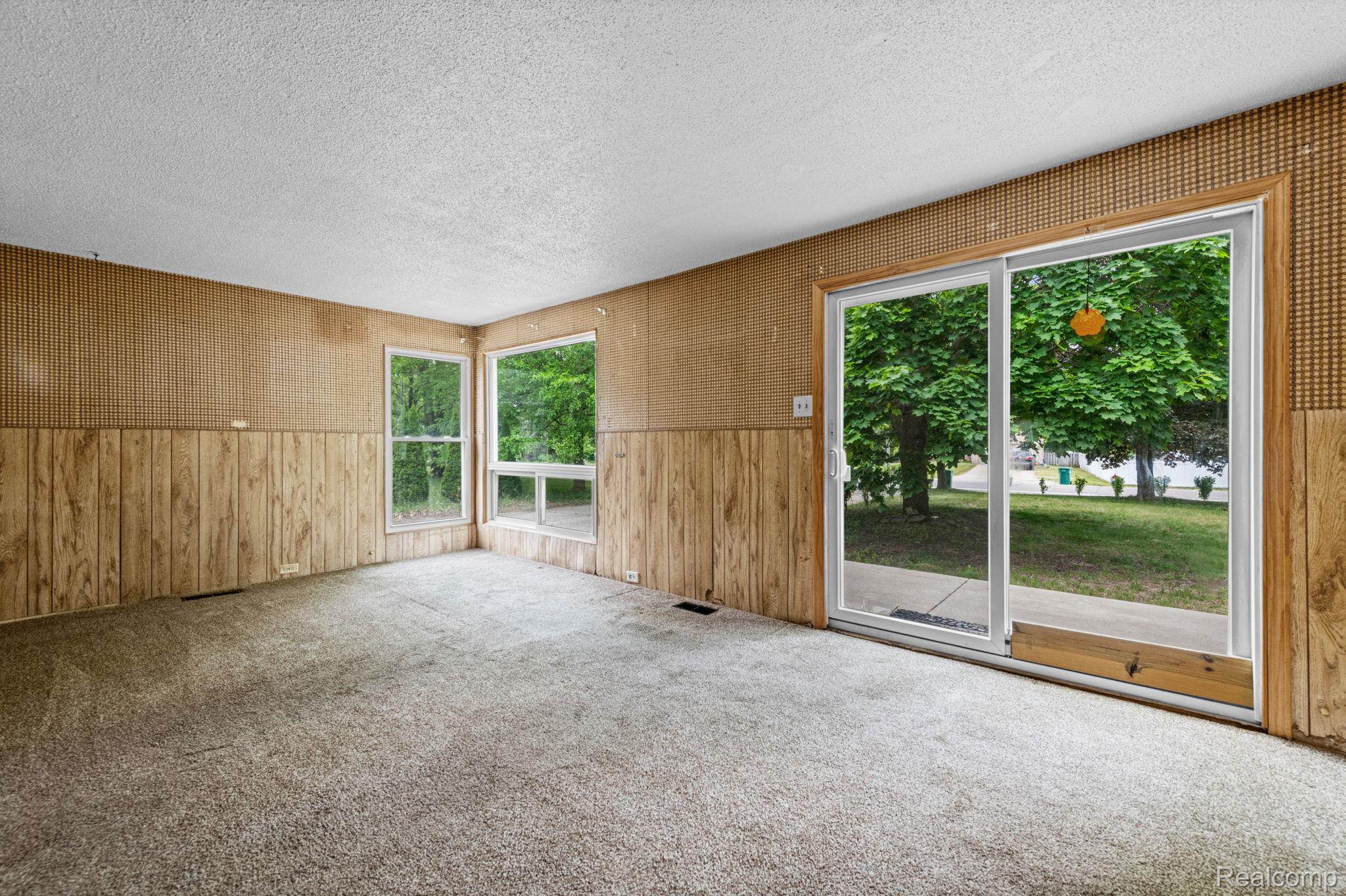 19227 Gudith Road Trenton, MI 48183 - Photo 5 of 33 1-web-or-mls-19227-gudith-rd.jpg