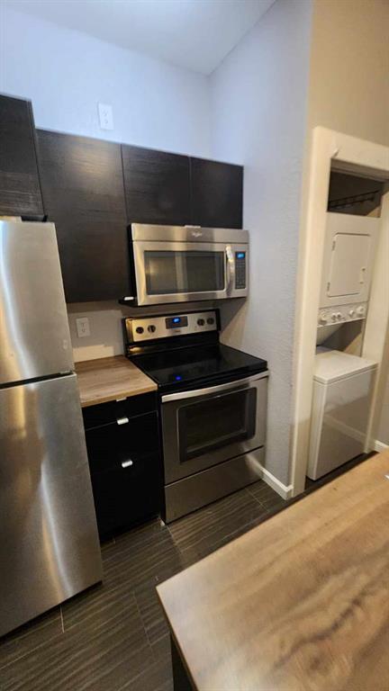 4101 Esters Road, Unit 111 Irving, TX 75038 - Photo 14 of 34 a kitchen with a refrigerator and a stove