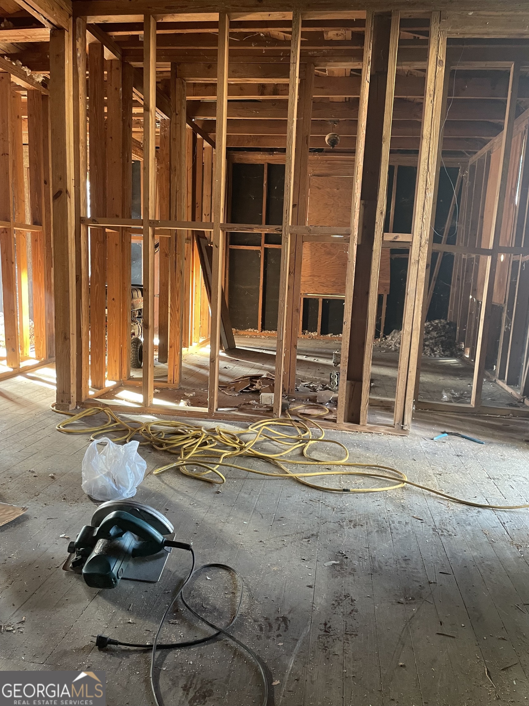 2125-2127 Neal Avenue Macon, GA 31204 - Photo 3 of 6 a backyard of a house